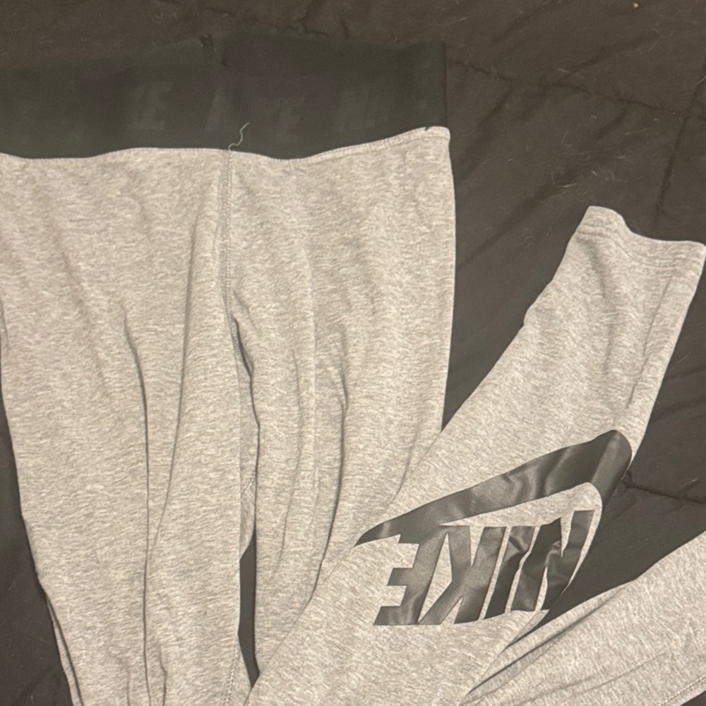 Nike Cotton Black & Gray Leggings GUC